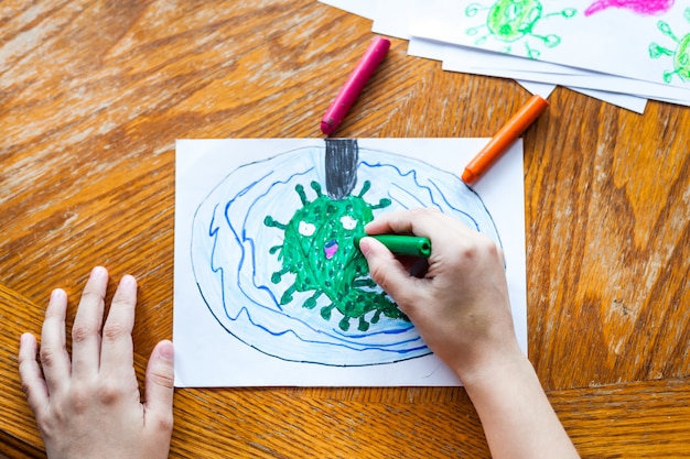 Coronavirus de dibujo infantil atacan muchos virus