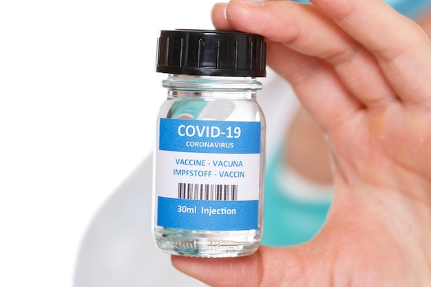 Coronavirus-Impfstoffflasche Corona Virus COVID19 Arzt Covid-Impfstoffe isoliert auf Weiß