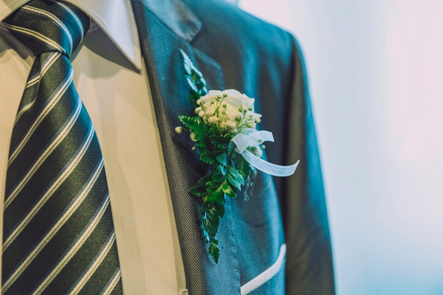 Corpiño y corbata de la boda