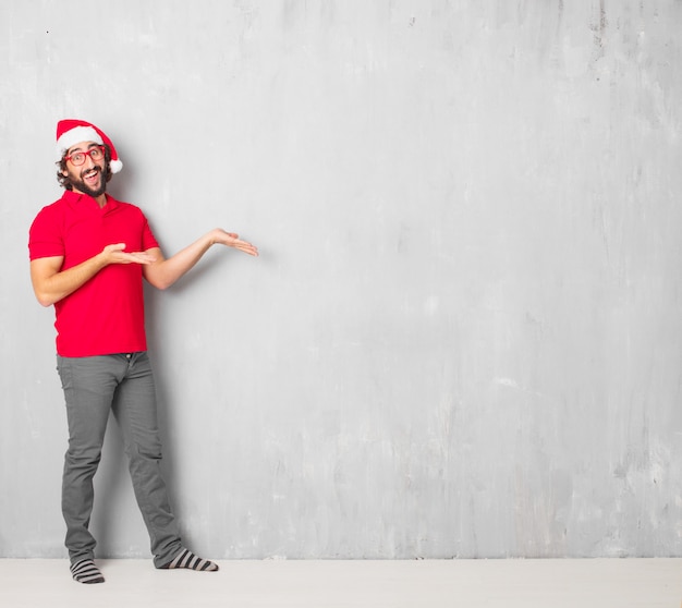 Corpo cheio de jovem louco. conceito natal