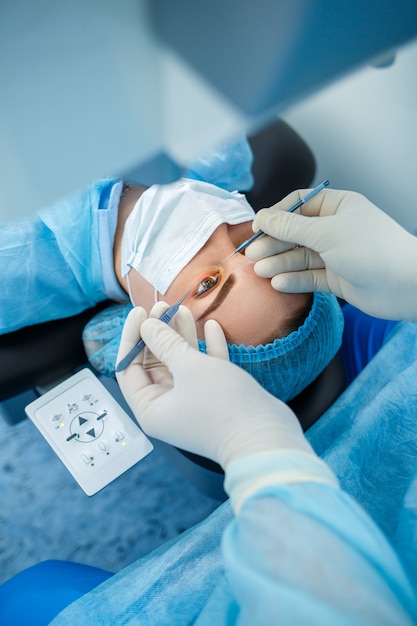 Foto correção da visão a laser. tratamento do glaucoma. tecnologias médicas para cirurgia ocular.