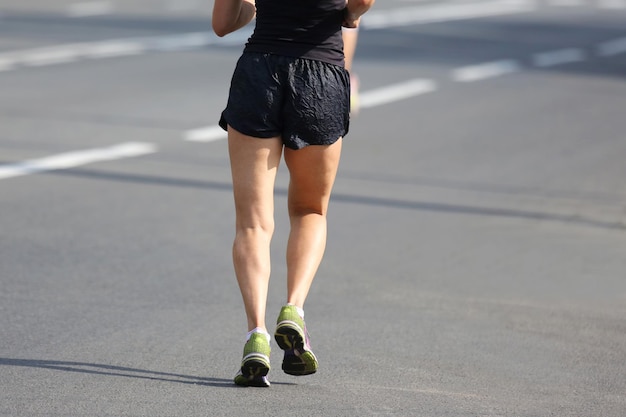 Corredor atleta en la distancia de maratónxA