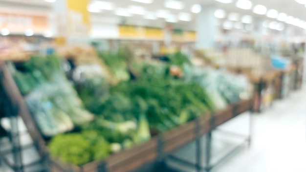 Foto corredor de supermercado e prateleiras fundo desfocado conceito de negócio de varejo de mercearia