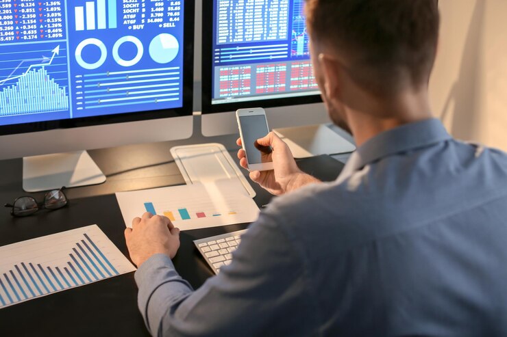 Foto corredor masculino que trabaja en la oficina concepto de comercio financiero