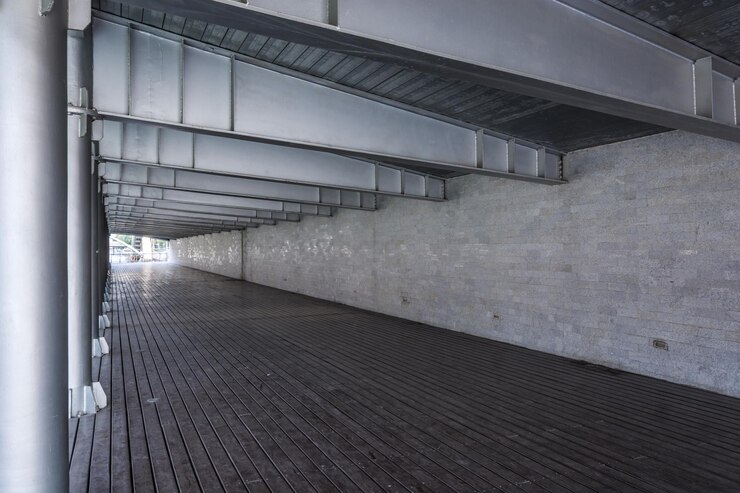 Foto corredor pedonal junto ao rio