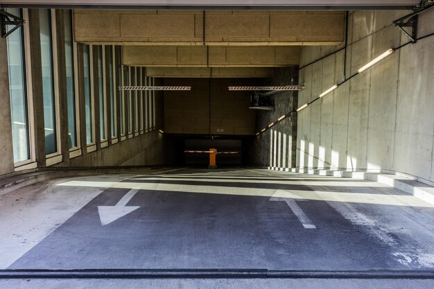 Foto corredor vacío del edificio