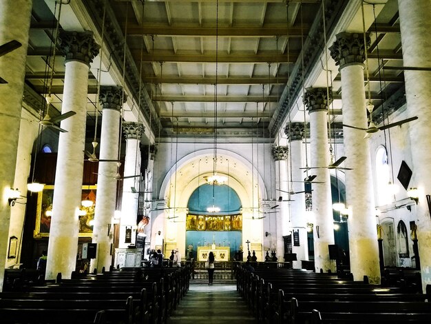 Corredor vacío en el templo