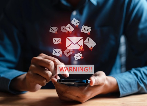 Correo electrónico spam virus advertencia señal de precaución para notificación en Internet carta seguridad proteger correo basura y basura Vulnerabilidad de ciberseguridad violación de datos conexión ilegal información comprometida