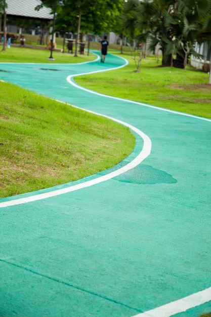 Correr en el parque.