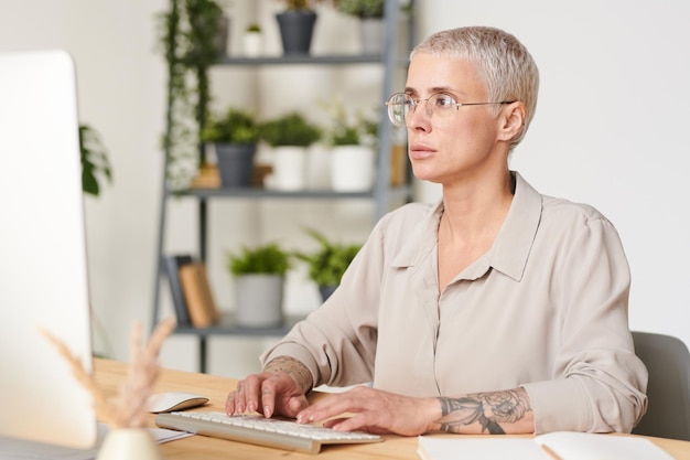 Correspondência com o parceiro de negócios