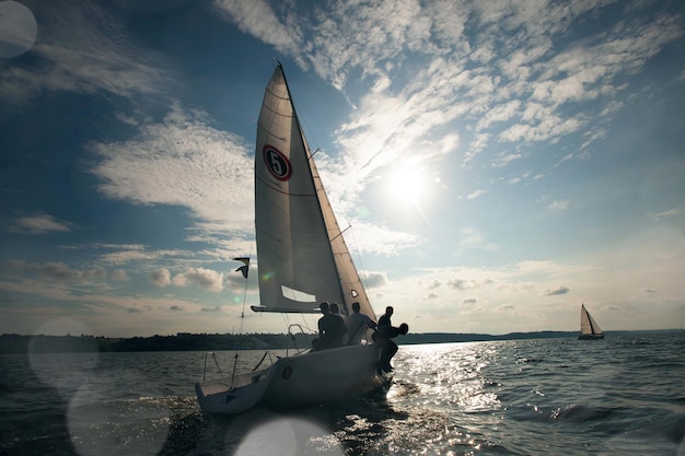 Corrida de iates à vela regata de vela de iate