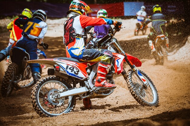 Corrida De Motocross Em Estrada De Terra Imagem Editorial - Imagem de  velocidade, motocross: 169327880