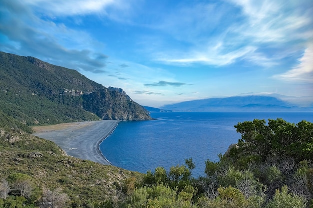 Córsega a praia de Nonza com seixos pretos