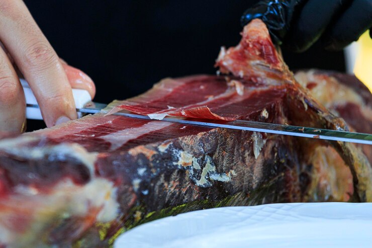 Foto cortador de jamón con cuchillo jamonero