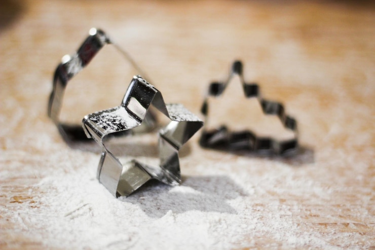 Cortadores de galletas en forma de árboles de navidad y estrella