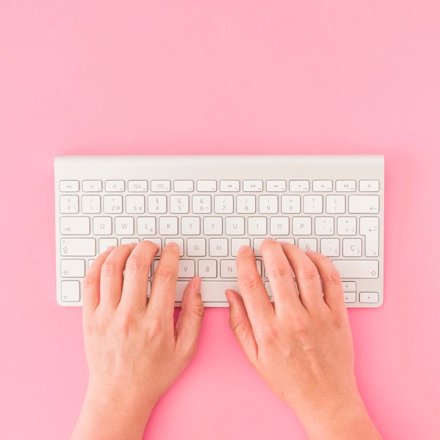 Cortar as mãos digitando no teclado