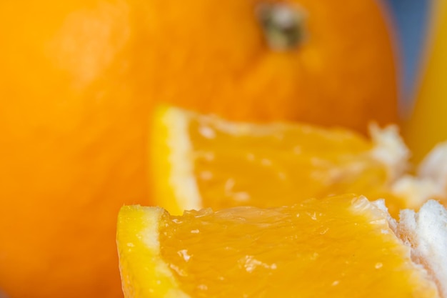 Cortar el primer plano de naranja para la foto macro de jugo