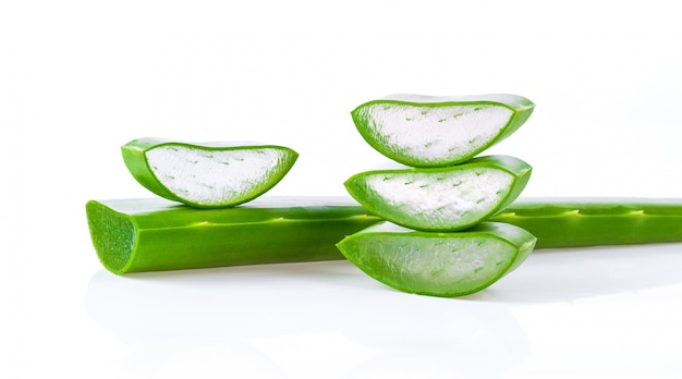 Corte as folhas de Aloe Vera