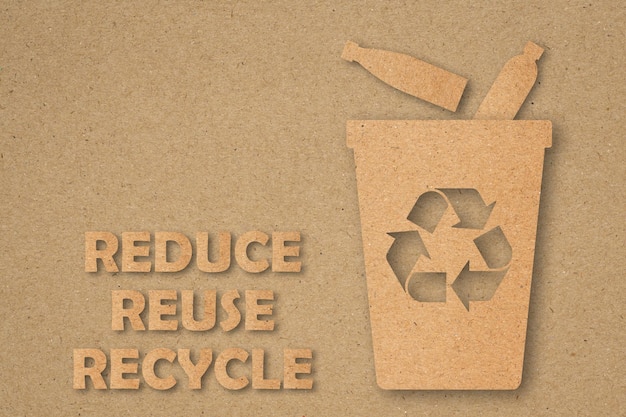 Corte de papel kraft do símbolo e texto de Reutilizar Reduzir Reciclagem