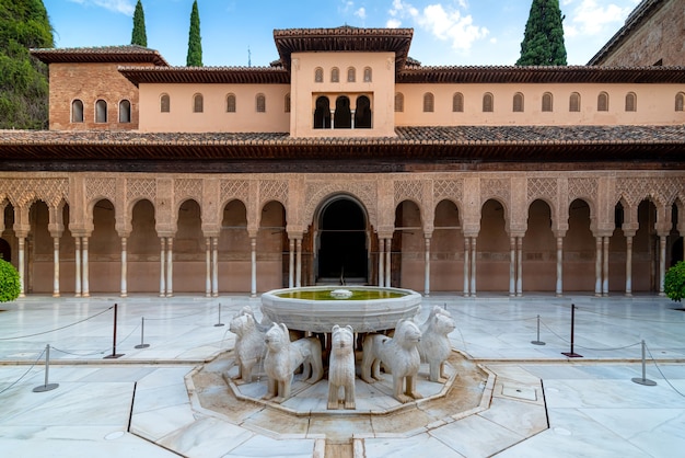 Corte dos Leões no palácio de Alhambra, Granada, Espanha