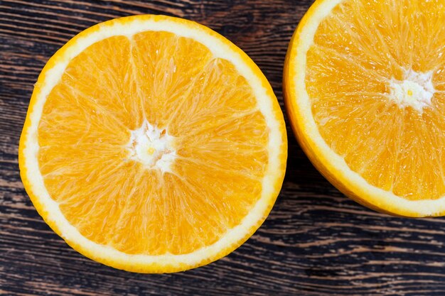 Corte em pedaços suculentos e deliciosos tangerina de laranja, frutas cítricas de laranja, tangerina de laranja doce