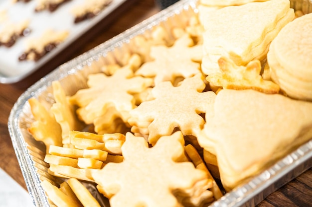 Cortes de galletas de azúcar de copos de nieve festivos