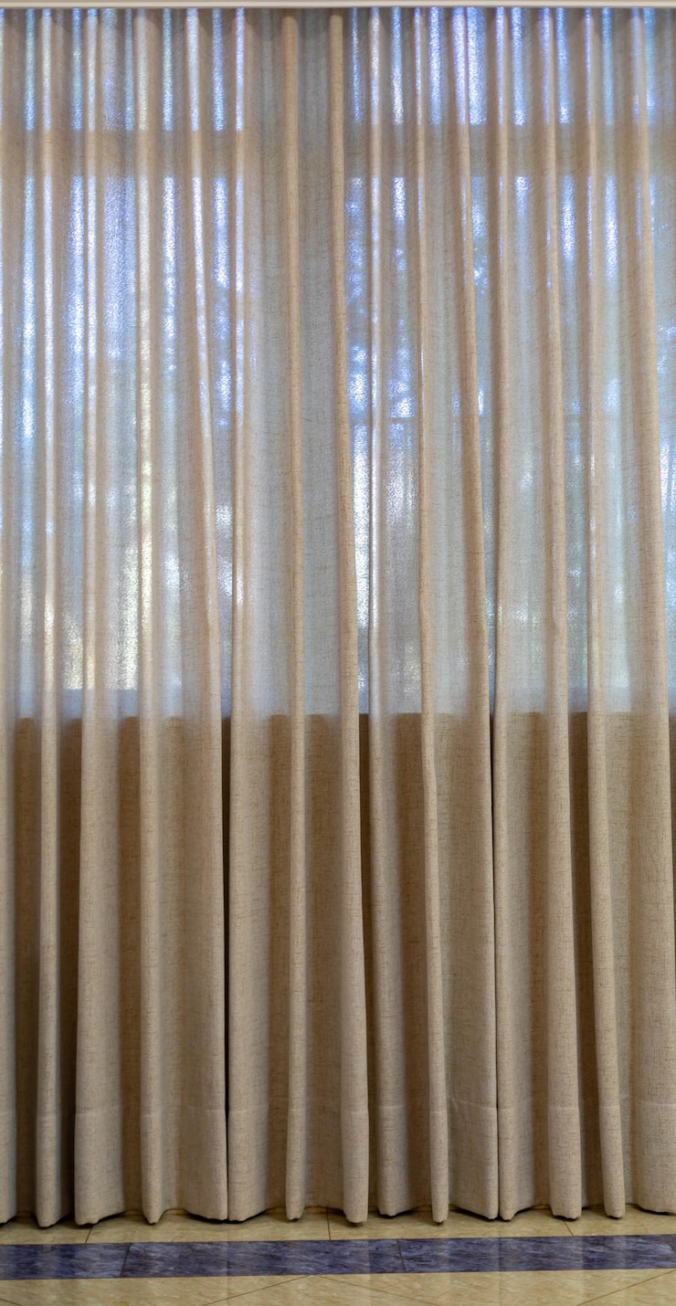 Foto cortina de linho bege de estrutura completa