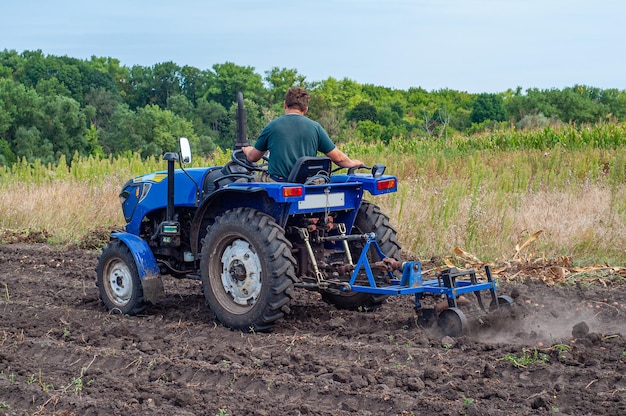 Cosecha de patatas con tractor Maquinaria agrícola