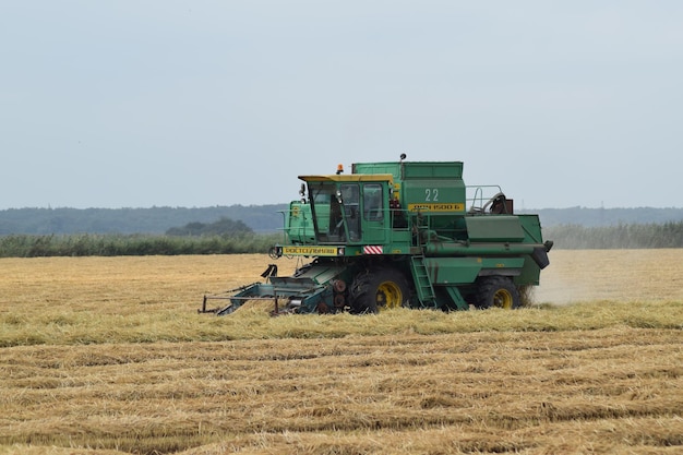 Foto las cosechadoras combinadas don máquinas agrícolas