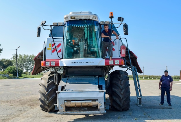 Foto las cosechadoras combinadas torum máquinas agrícolas