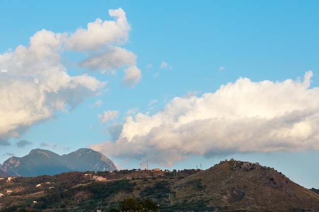 Foto cosenza montañas vista de noche de verano italia