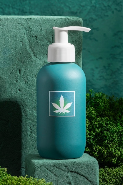 Foto cosmetic product packaging with marijuana leaf motif