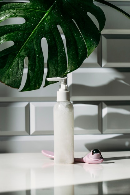 Cosméticos caseros en botellas de plástico Brand mock Cosmética natural orgánica para la piel