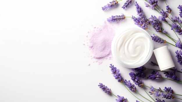 Cosméticos de lavanda em branco Vista superior