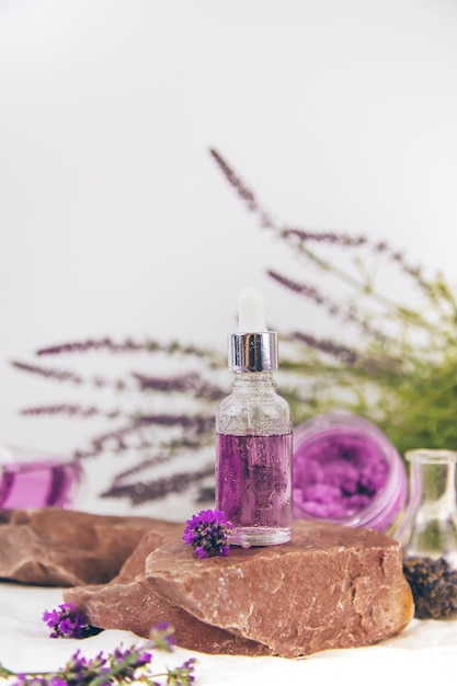 Cosméticos de spa com extrato de lavanda Foco seletivo