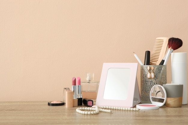 Foto cosméticos decorativos para el maquillaje en un primer plano de tocador