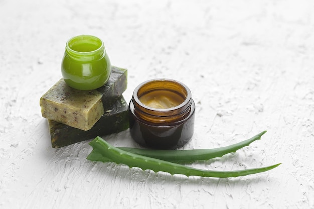 Cosméticos ecológicos para el cuidado de la piel Cremas naturales Aceites de jabón con aloe mineral