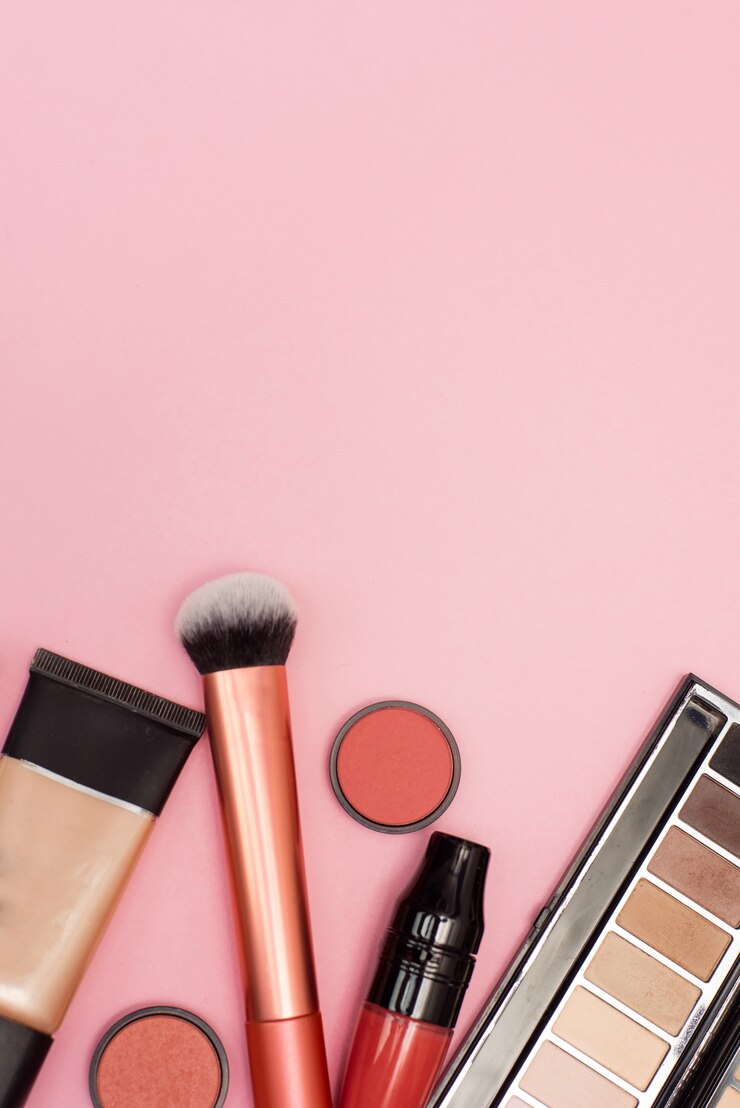 Foto cosméticos em um fundo rosa
