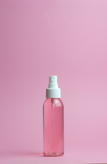 Cosméticos en rosa. Minimalismo Protección de la piel.