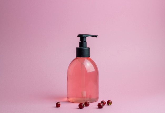 Cosméticos en rosa. Minimalismo Protección de la piel.