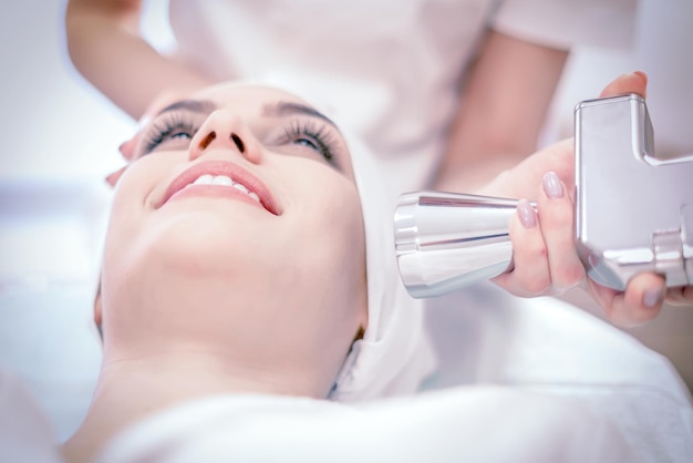 Cosmetologia Procedimento a laser no rosto Rejuvenescimento de moagem