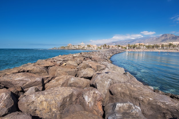 Costa de Las Américas en Adeje, Tenerife, centros turísticos de España, en el área de Tenerife Sur