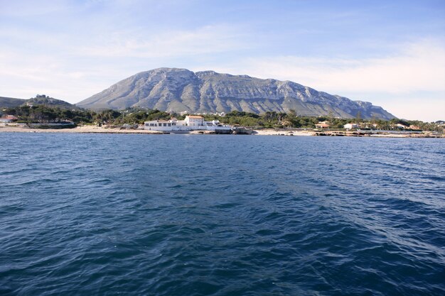 Costa azul e a montanha