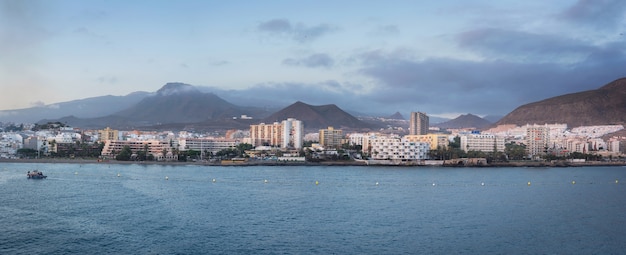 Costa de Los Cristianos, Tenerife, islas Canarias, España.