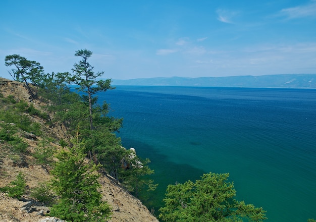 Costa da ilha Olkhon, lago Baikal