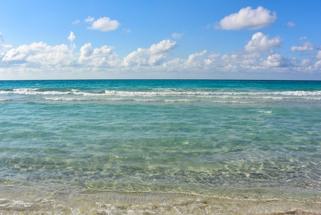 Costa da praia de Varadero no oceano atlântico Cuba 2019