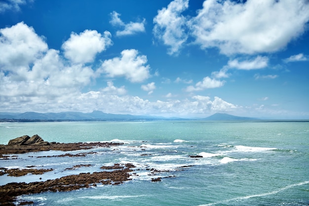 Costa do oceano atlântico no sul da frança