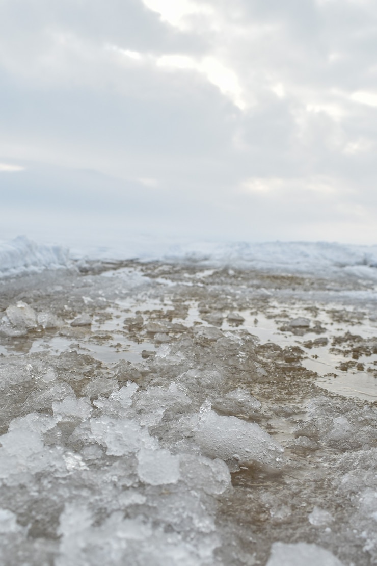 Foto costa do rio volga no inverno
