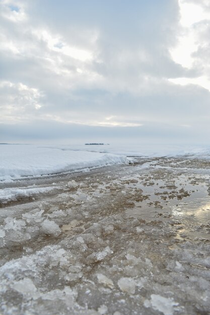 Costa do rio Volga no inverno