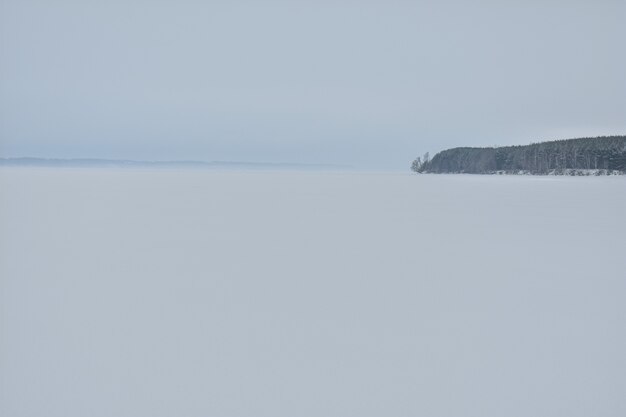 Costa do rio Volga no inverno